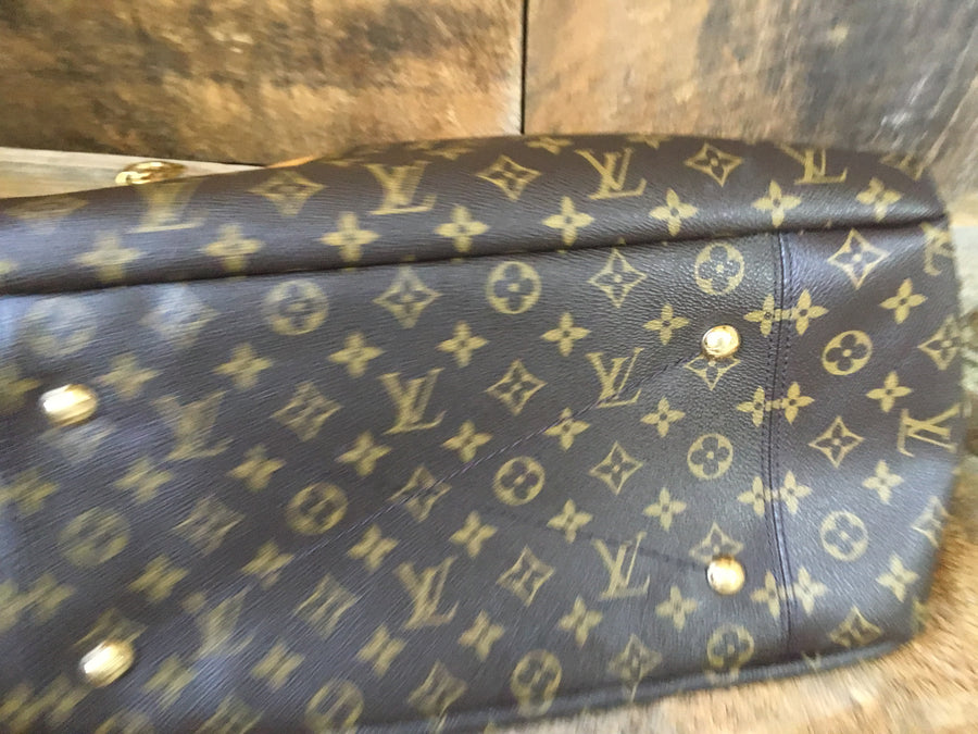 Louis Vuitton Artsy MM Bag