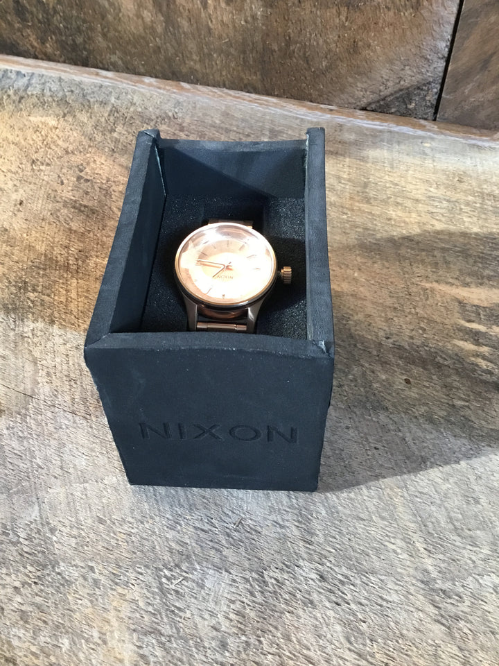 NIB Nixon Watch